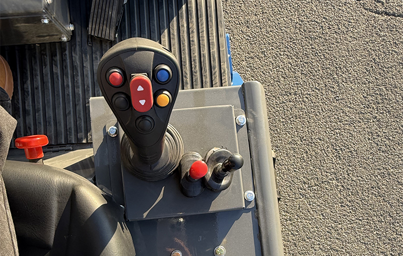 Caricatore frontale elettrico