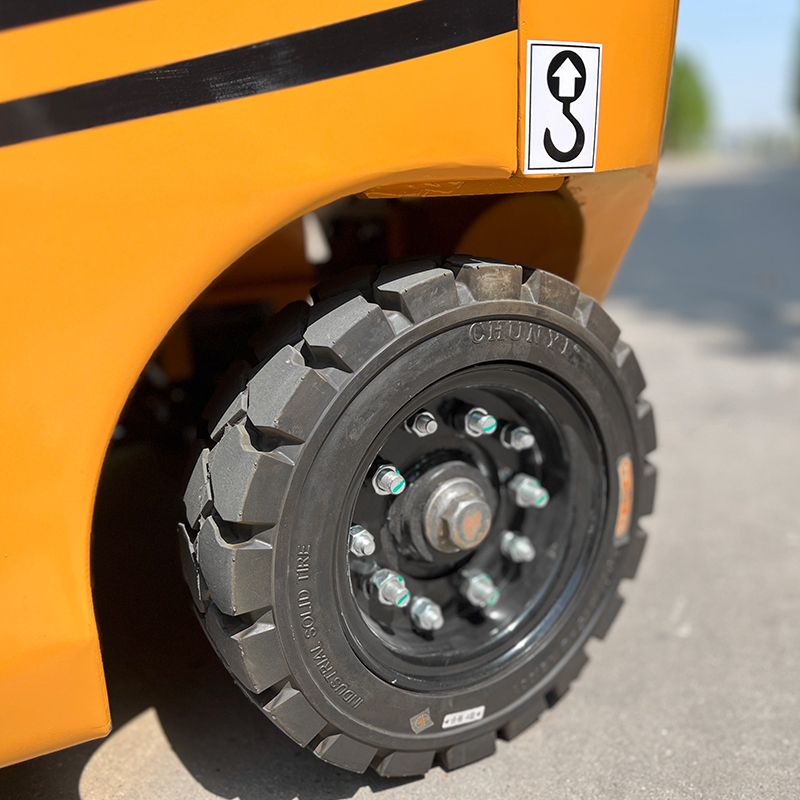 Piccoli carrelli elevatori elettrici